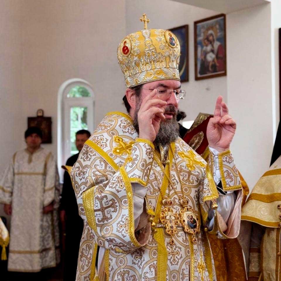 Епископ Бобруйский и Быховский Серафим возглавил престольное торжество в храме Петра и Павла агрогородка Лапичи