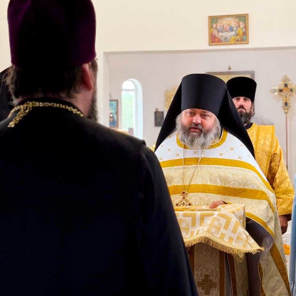 Епископ Бобруйский и Быховский Серафим возглавил престольное торжество в храме Петра и Павла агрогородка Лапичи
