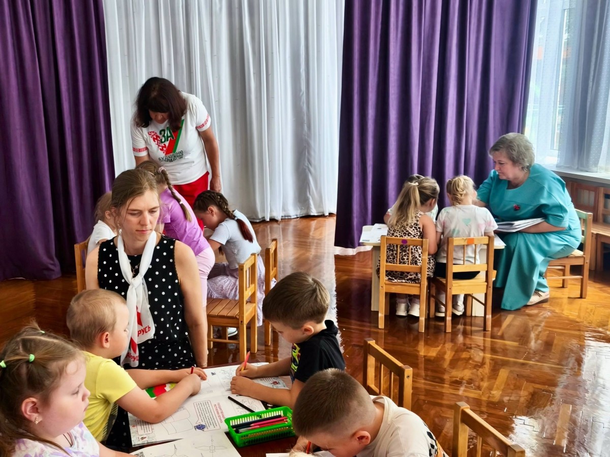 В бобруйских детсадах стартовал проект «Дети рисуют Родину» от «Белой Руси» В бобруйских детсадах стартовал проект «Дети рисуют Родину» от «Белой Руси»