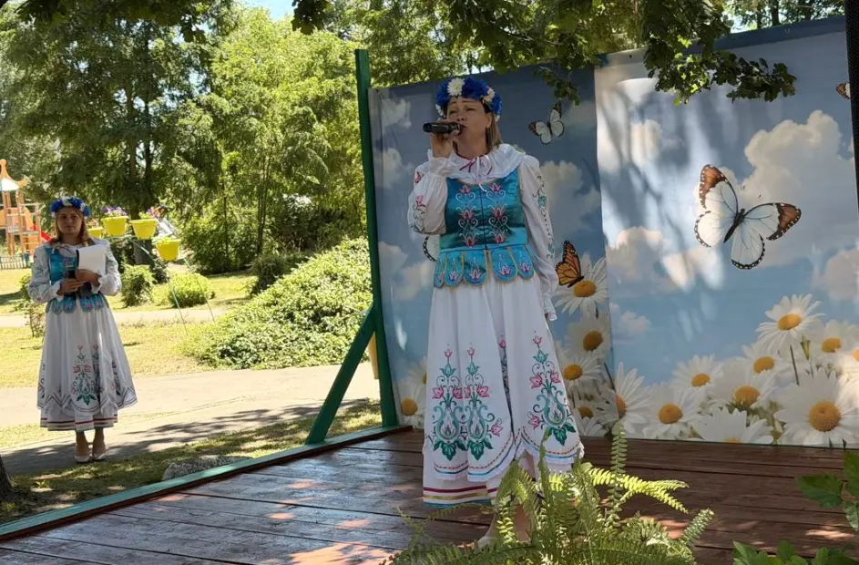 Концерт, подарки и угощения на Бобруйщине: деревня Осово отпраздновала свой 502-й день рождения Концерт, подарки и угощения на Бобруйщине: деревня Осово отпраздновала свой 502-й день рождения