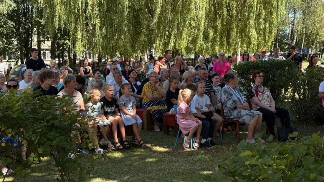 Концерт, подарки и угощения на Бобруйщине: деревня Осово отпраздновала свой 502-й день рождения Концерт, подарки и угощения на Бобруйщине: деревня Осово отпраздновала свой 502-й день рождения