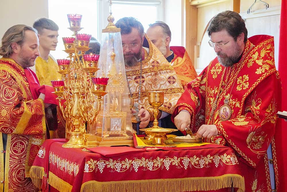 Епископ Бобруйский и Быховский Серафим возглавил престольное торжество в Елисаветинском храме Бобруйска