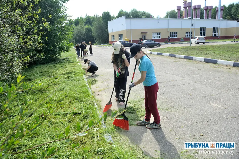 Трудовое лето на Бобруйщине: школы, стройки, ЖКХ и дороги &ndash; где трудятся студотряды