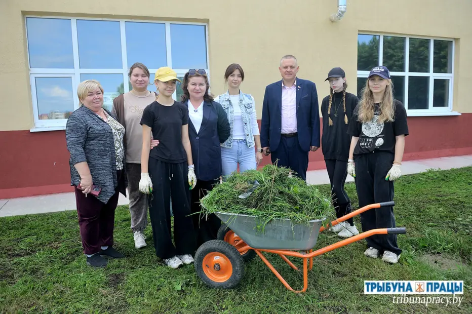 Трудовое лето на Бобруйщине: школы, стройки, ЖКХ и дороги &ndash; где трудятся студотряды