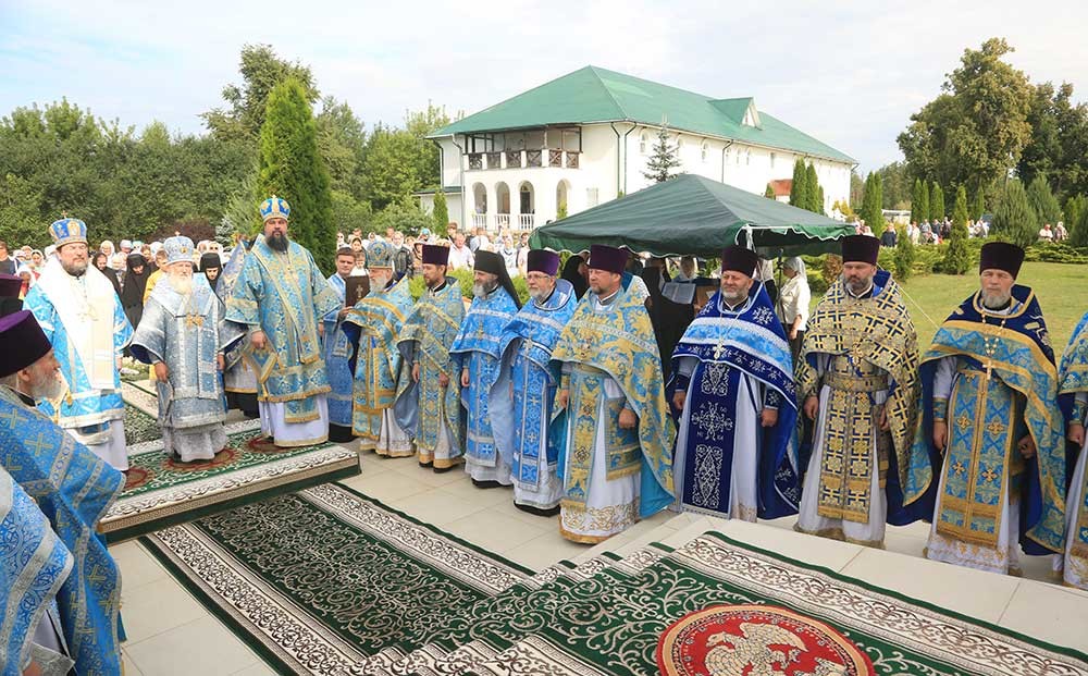 Епископ Бобруйский и Быховский Серафим сослужил на празднике в Барколабовском монастыре в честь иконы Божией Матери