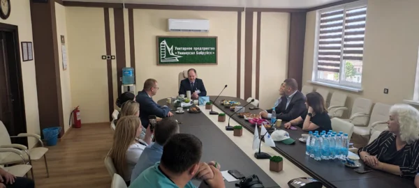 Делегация из Могилёвской области посетила &laquo;Универсал Бобруйск&raquo; для обмена опытом бережливого производства