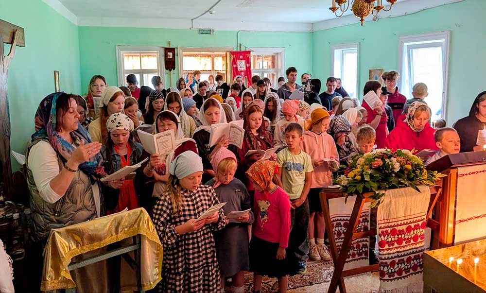 Епископ Бобруйский и Быховский Серафим возглавил Божественную литургию в храме Собора Белорусских Святых в день памяти равноапостольного великого князя Владимира