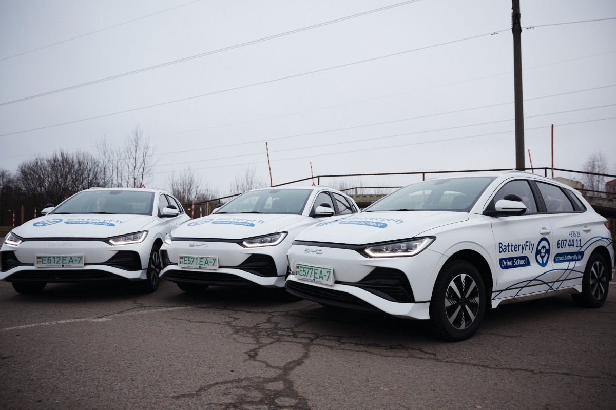BatteryFly к 3-летию расширила карту до более чем 800 станций. 1 и 2 августа она
вернет водителям почти треть киловатт BatteryFly к 3-летию расширила карту до более чем 800 станций. 1 и 2 августа она
вернет водителям почти треть киловатт