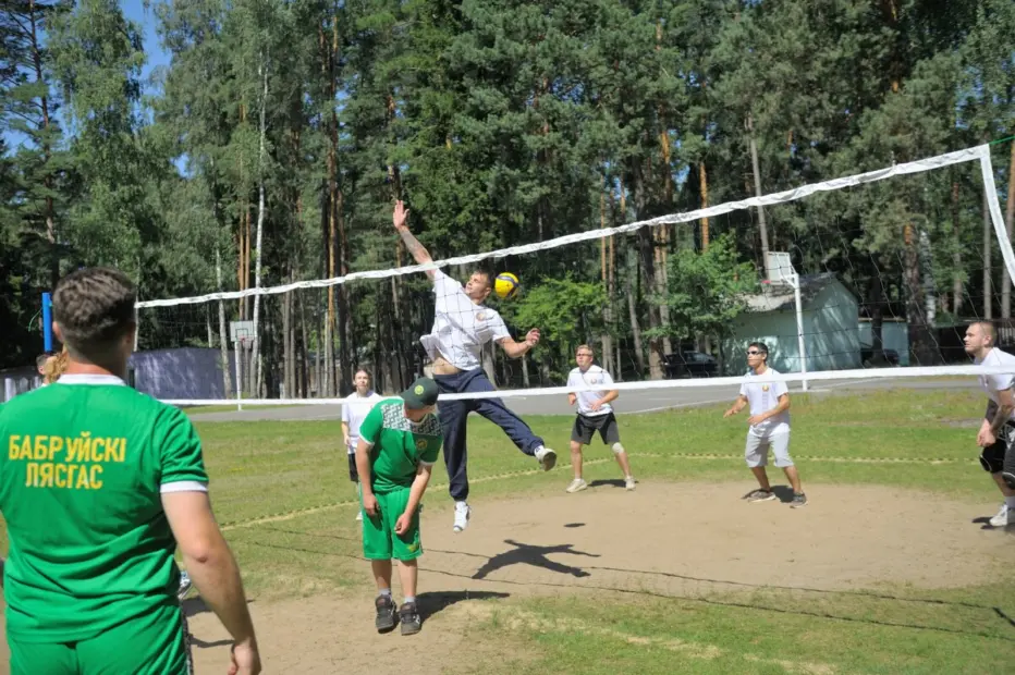 Сила, драйв и единство: в &laquo;Бобрёнке-2010&raquo; отгремел волейбольный турнир молодежи Бобруйского района