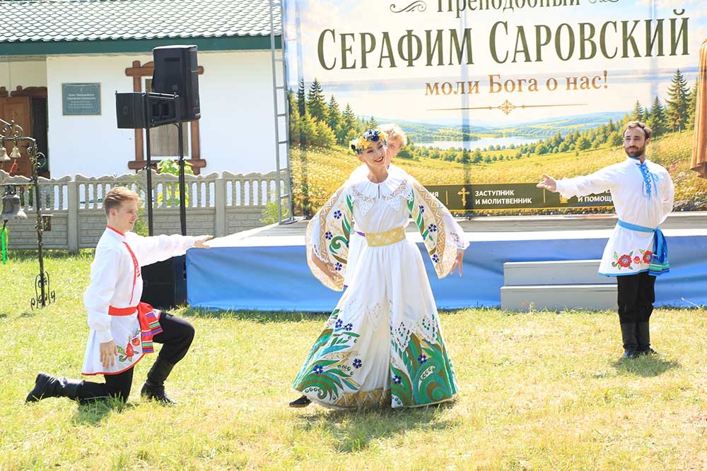 Епископ Бобруйский и Быховский Серафим возглавил престольное торжество в одноимённом храме деревни Осово в день памяти преподобного Серафима Саровского