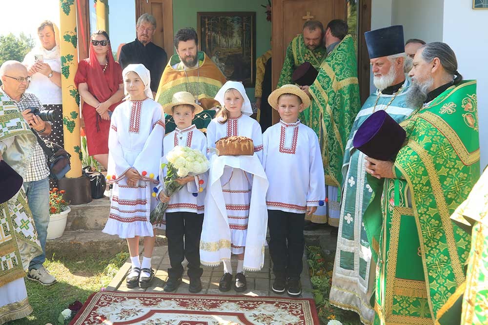 Епископ Бобруйский и Быховский Серафим возглавил престольное торжество в одноимённом храме деревни Осово в день памяти преподобного Серафима Саровского