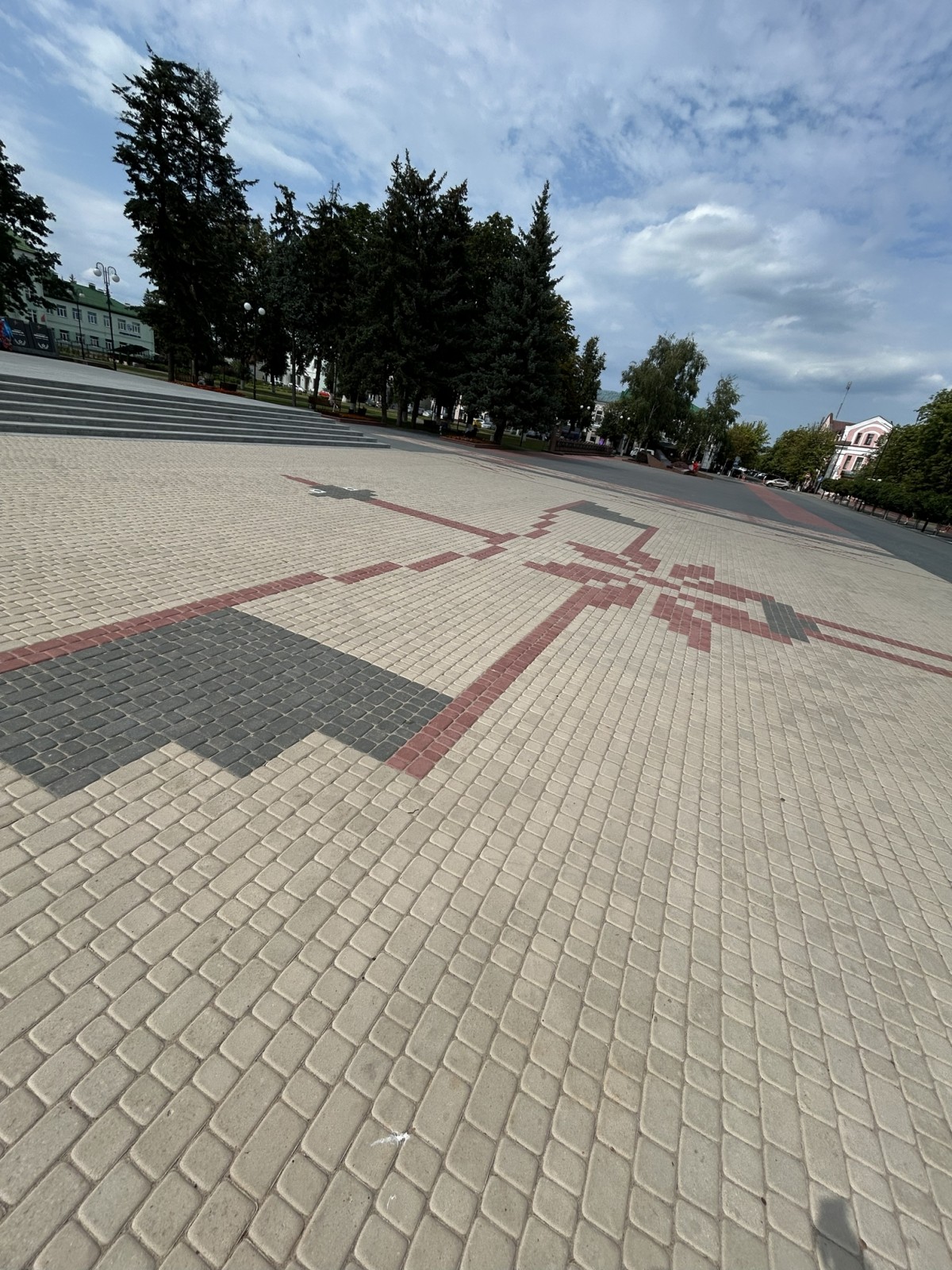 Аист на площади Победы в Бобруйске&nbsp;&mdash;&nbsp;маленькая деталь с большим смыслом