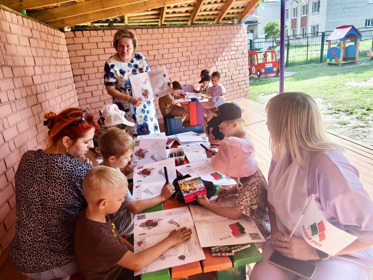 В детсадах Бобруйска прошла акция &laquo;Дети рисуют Родину&raquo;