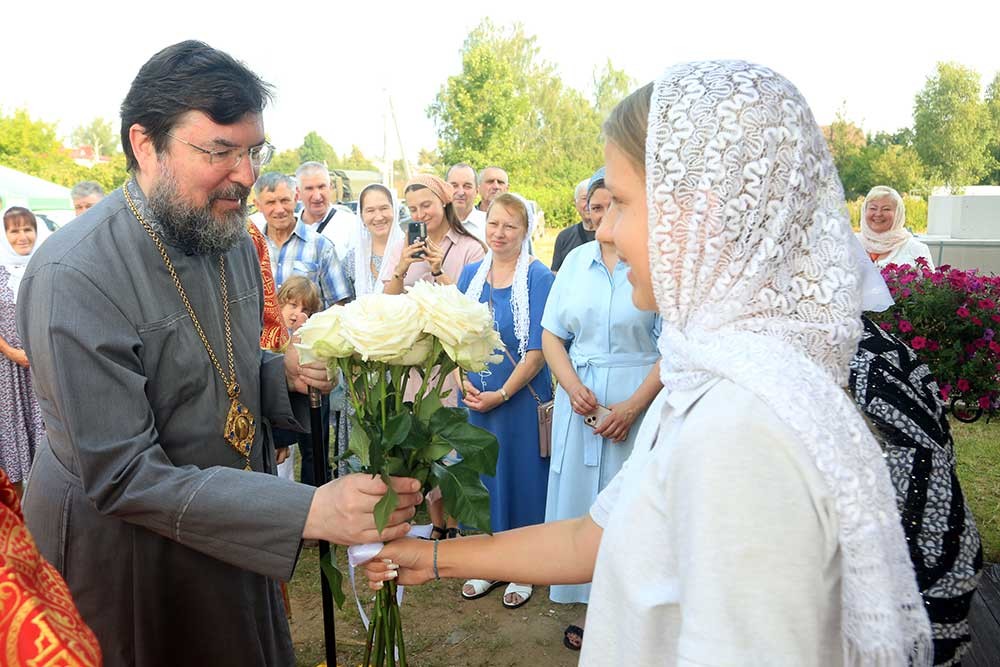Епископ Бобруйский и Быховский Серафим возглавил престольный праздник в храме деревни Сычково в день памяти мучеников благоверных князей Бориса и Глеба