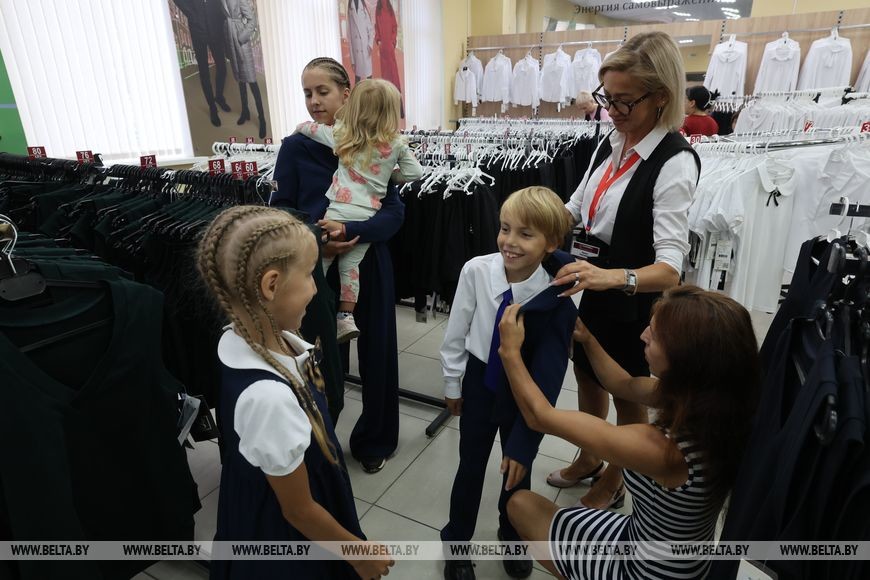 На бобруйской Славянке представили коллекцию школьной формы