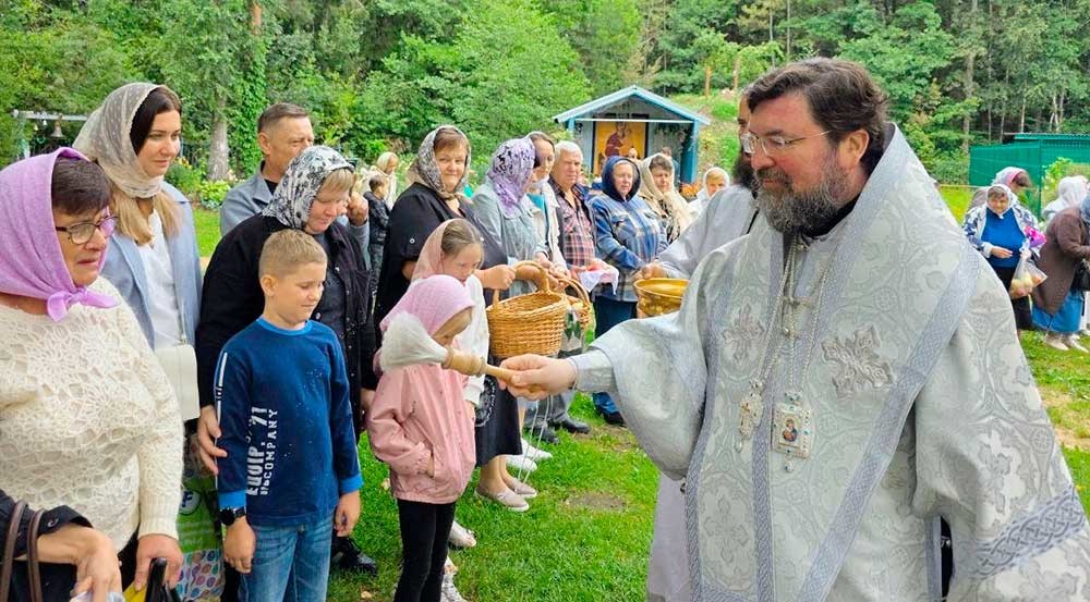 Епископ Бобруйский и Быховский Серафим возглавил Божественную литургию в Прощанской пустыни в честь праздника Преображения Господня
