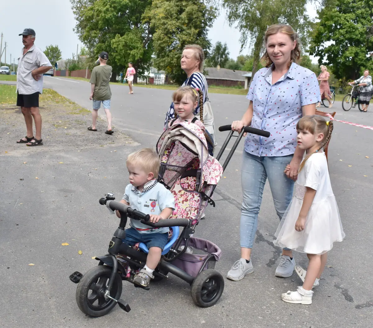 День рождения в посёлке Брожа Бобруйского района: открытие &laquo;Медвежьего угла&raquo;, награждения и праздничный концерт