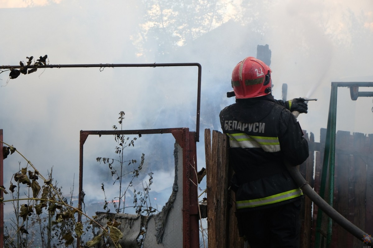Сотрудники МЧС ликвидировали пожар в посёлке Юбилейный Бобруйского района Сотрудники МЧС ликвидировали пожар в посёлке Юбилейный Бобруйского района
