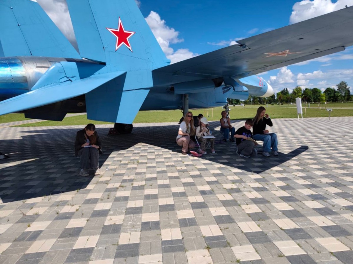 Бобруйская студия «Радуга» подвела итоги летнего пленэра и открыла набор в 41-й учебный год Бобруйская студия «Радуга» подвела итоги летнего пленэра и открыла набор в 41-й учебный год