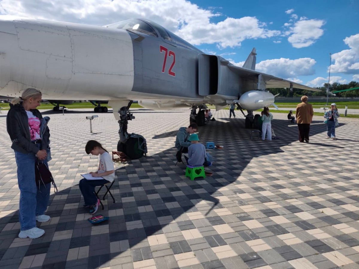 Бобруйская студия «Радуга» подвела итоги летнего пленэра и открыла набор в 41-й учебный год Бобруйская студия «Радуга» подвела итоги летнего пленэра и открыла набор в 41-й учебный год