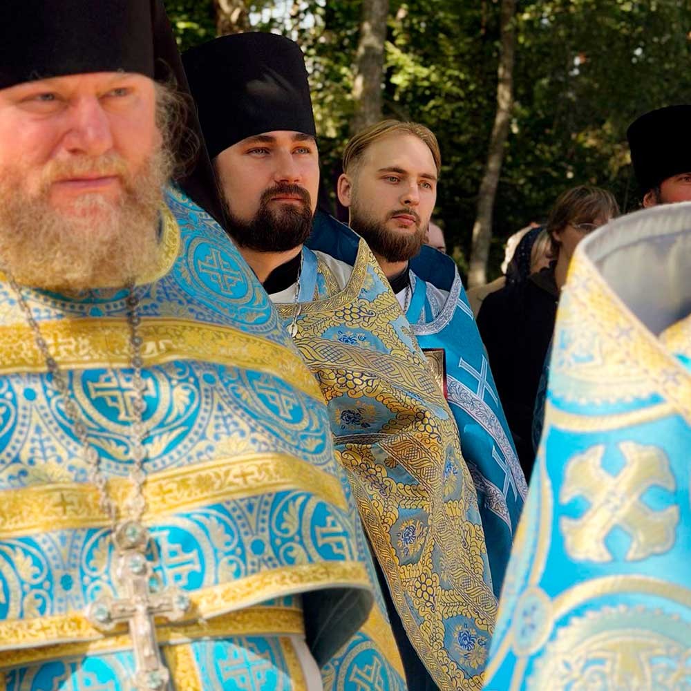 Епископ Бобруйский и Быховский Серафим возглавил Божественную литургию в Прощанской пустыни в честь праздника Спас на Убрусе