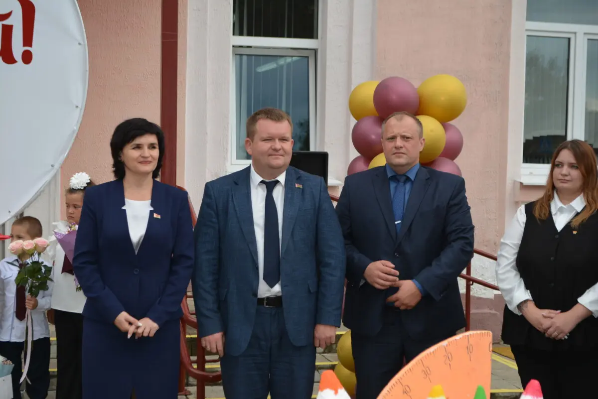 Торжественные линейки, подарки и напутствия гостей: в Бобруйском районе прошёл День знаний для 1078 учеников и 73 первоклассников