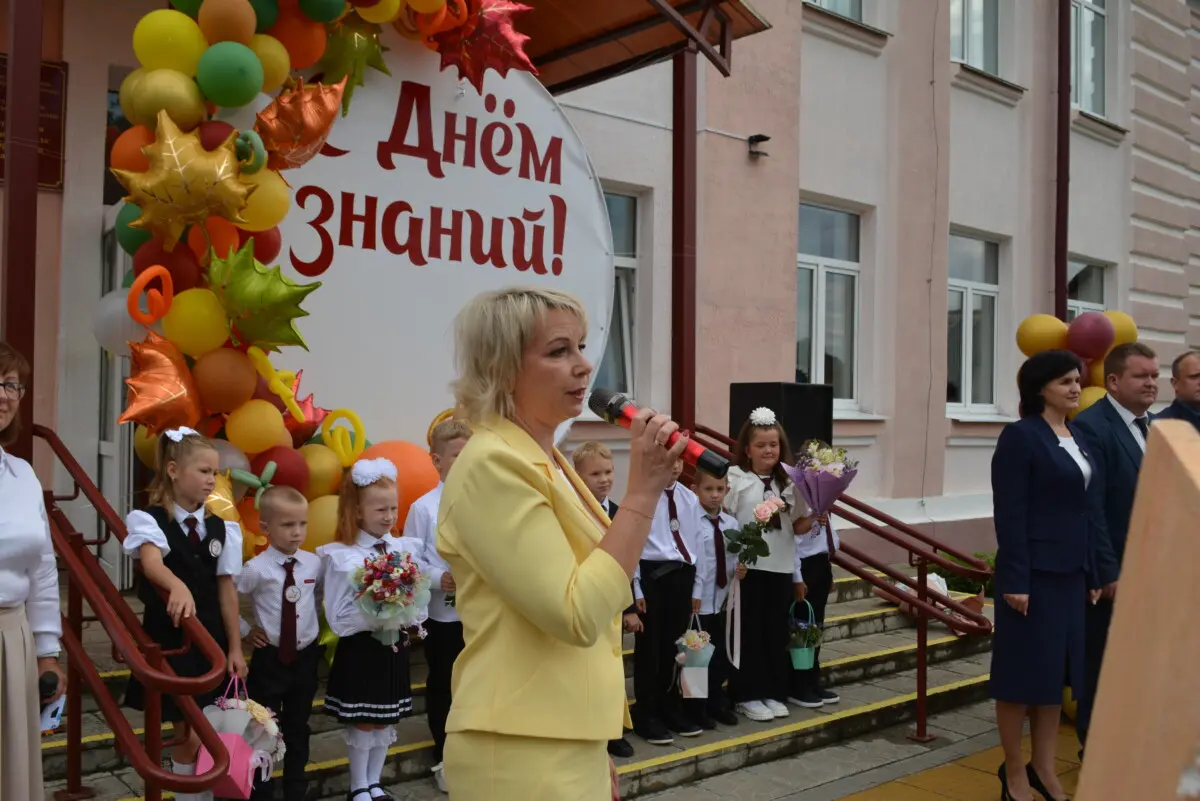 Торжественные линейки, подарки и напутствия гостей: в Бобруйском районе прошёл День знаний для 1078 учеников и 73 первоклассников