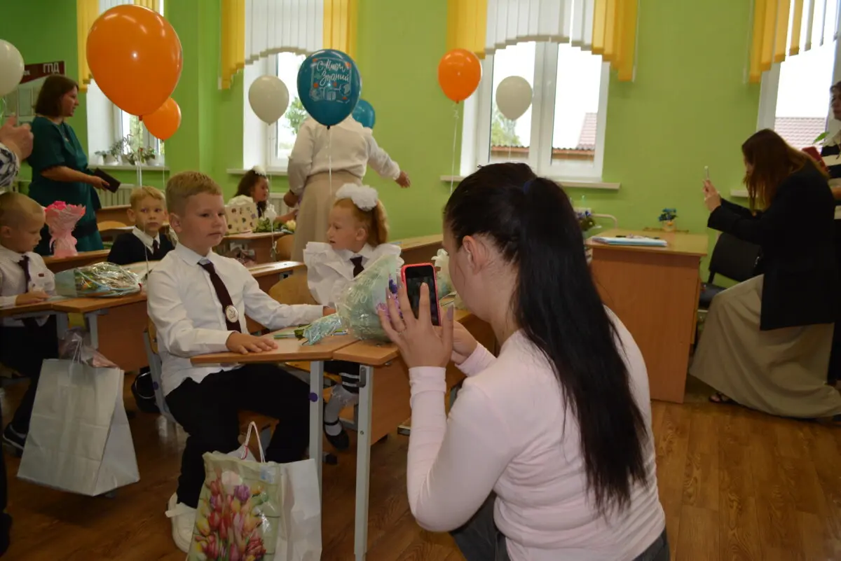 Торжественные линейки, подарки и напутствия гостей: в Бобруйском районе прошёл День знаний для 1078 учеников и 73 первоклассников
