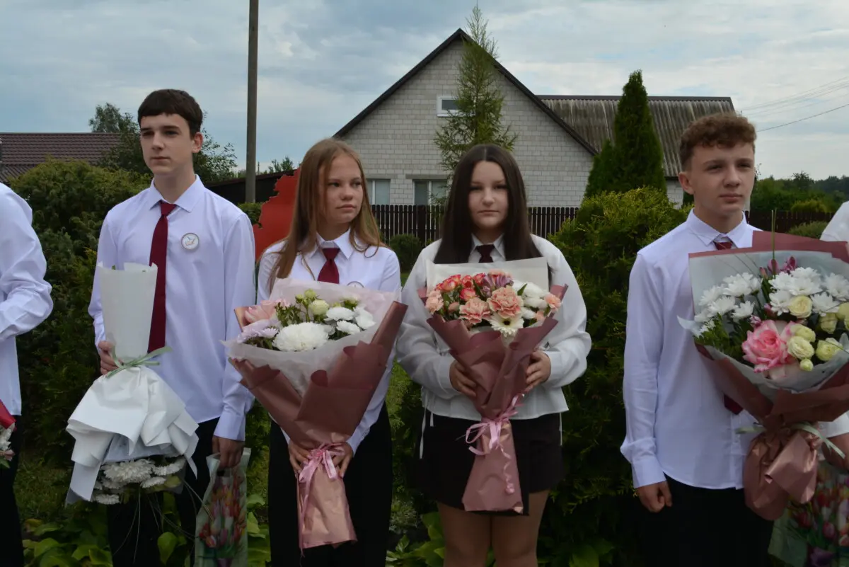 Торжественные линейки, подарки и напутствия гостей: в Бобруйском районе прошёл День знаний для 1078 учеников и 73 первоклассников