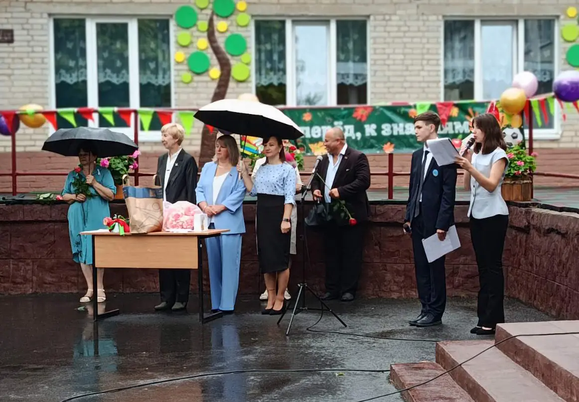 Торжественные линейки, подарки и напутствия гостей: в Бобруйском районе прошёл День знаний для 1078 учеников и 73 первоклассников