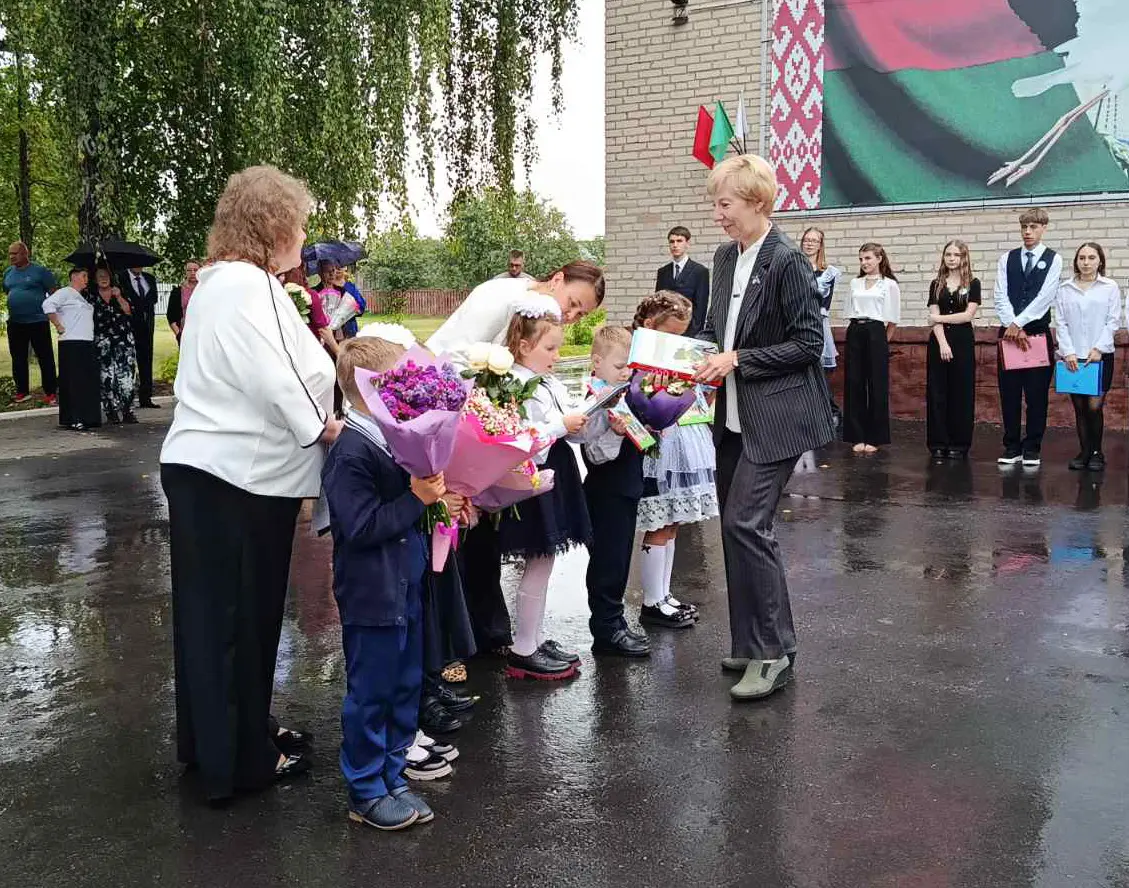 Торжественные линейки, подарки и напутствия гостей: в Бобруйском районе прошёл День знаний для 1078 учеников и 73 первоклассников