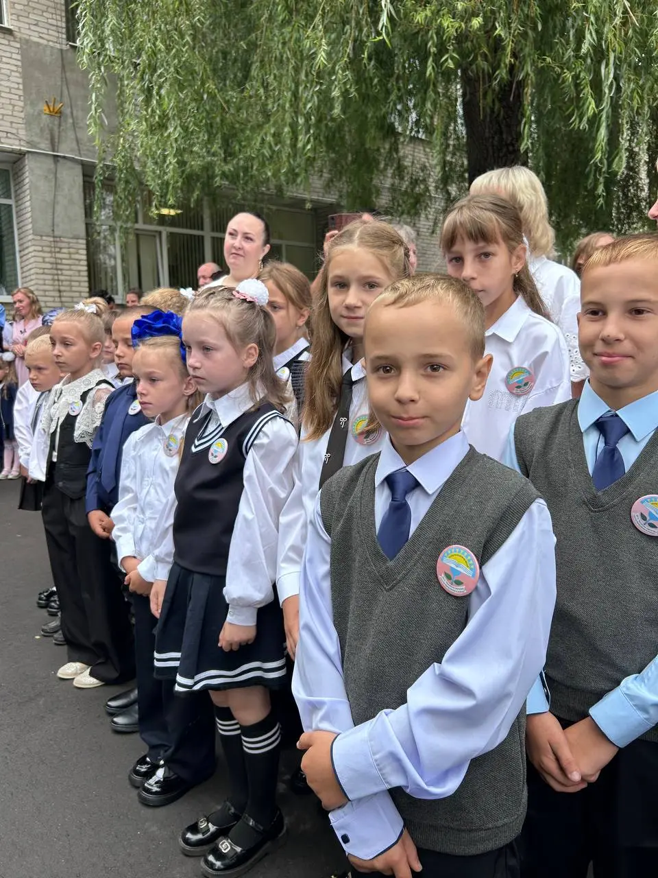 Торжественные линейки, подарки и напутствия гостей: в Бобруйском районе прошёл День знаний для 1078 учеников и 73 первоклассников