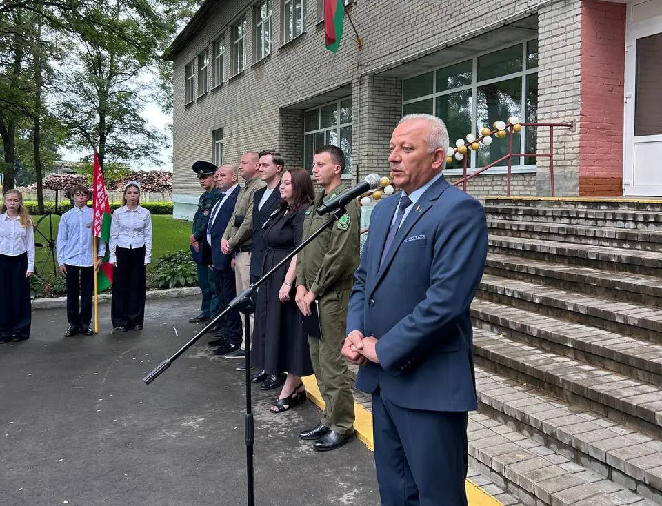 Торжественные линейки, подарки и напутствия гостей: в Бобруйском районе прошёл День знаний для 1078 учеников и 73 первоклассников