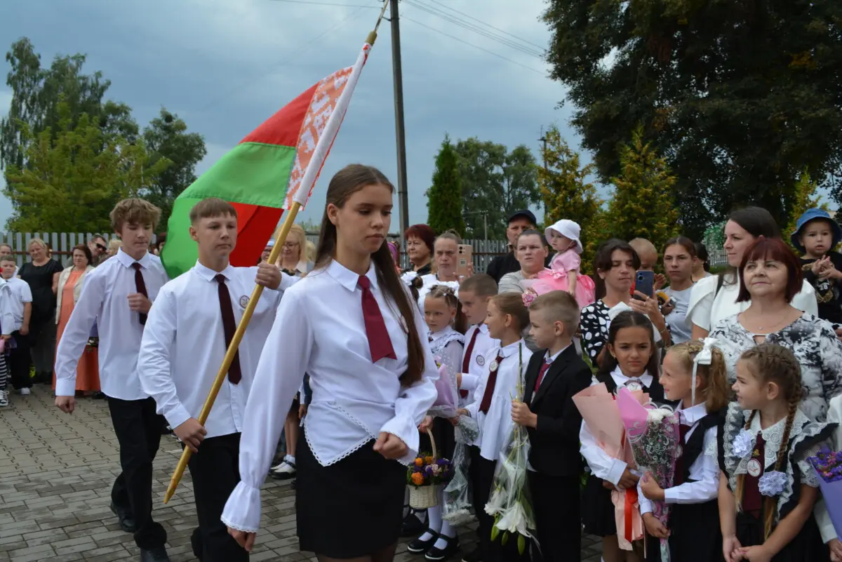 Торжественные линейки, подарки и напутствия гостей: в Бобруйском районе прошёл День знаний для 1078 учеников и 73 первоклассников