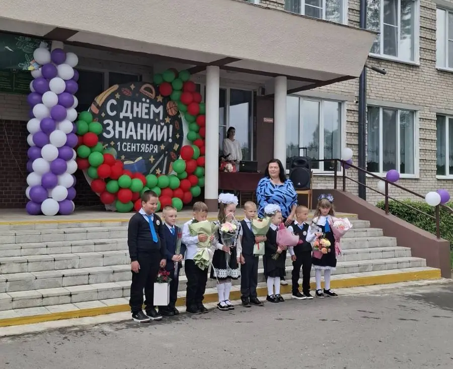 Торжественные линейки, подарки и напутствия гостей: в Бобруйском районе прошёл День знаний для 1078 учеников и 73 первоклассников