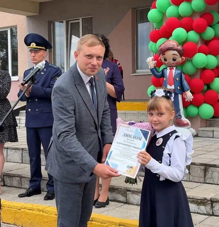 Торжественные линейки, подарки и напутствия гостей: в Бобруйском районе прошёл День знаний для 1078 учеников и 73 первоклассников
