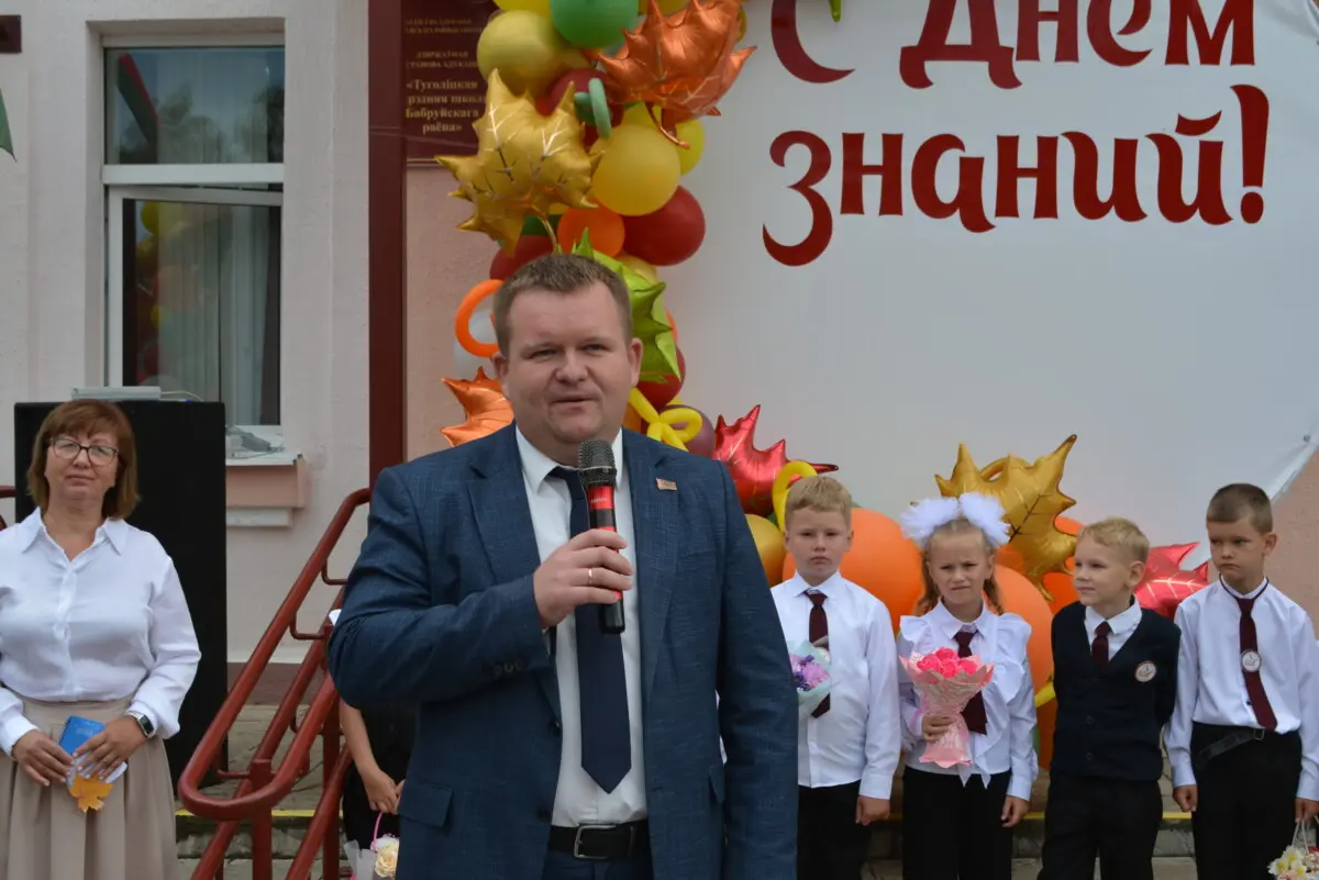 Торжественные линейки, подарки и напутствия гостей: в Бобруйском районе прошёл День знаний для 1078 учеников и 73 первоклассников