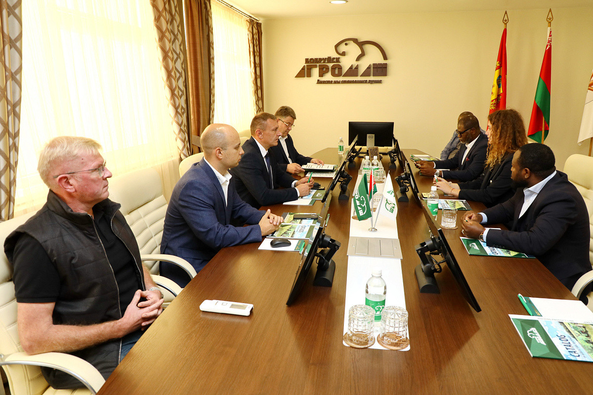 «Ghana Heavy Equipment Limited» из Республики Гана. «Ghana Heavy Equipment Limited» из Республики Гана.