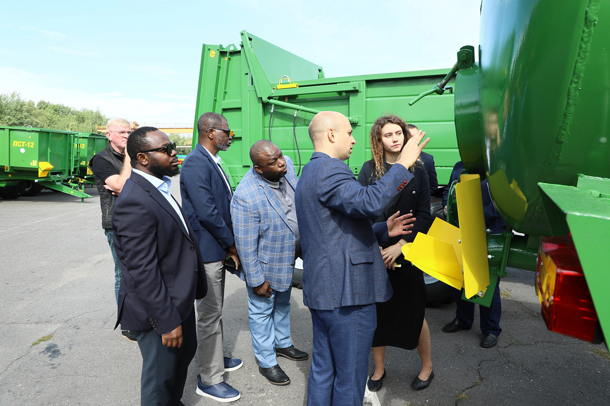 «Ghana Heavy Equipment Limited» из Республики Гана. «Ghana Heavy Equipment Limited» из Республики Гана.