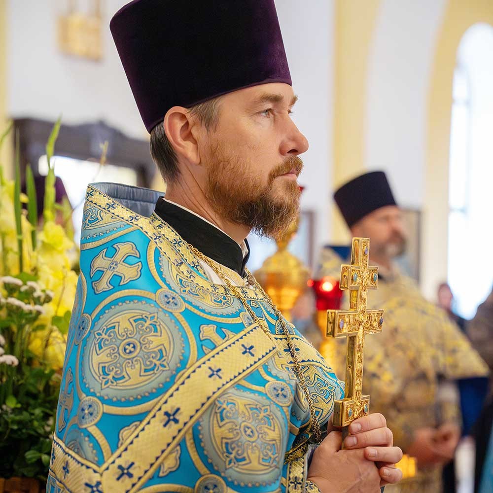 Епископ Бобруйский и Быховский Серафим совершил Божественную литургию в Никольском кафедральном соборе в день отдания праздника Успения Пресвятой Богородицы