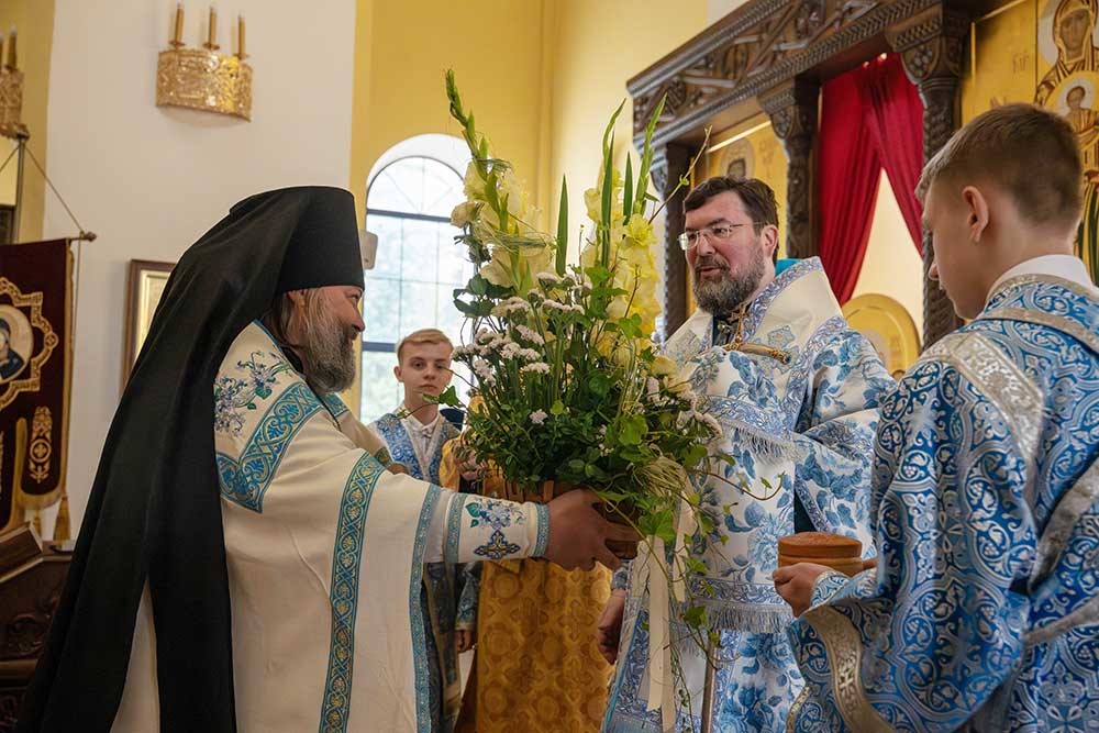Епископ Бобруйский и Быховский Серафим совершил Божественную литургию в Никольском кафедральном соборе в день отдания праздника Успения Пресвятой Богородицы