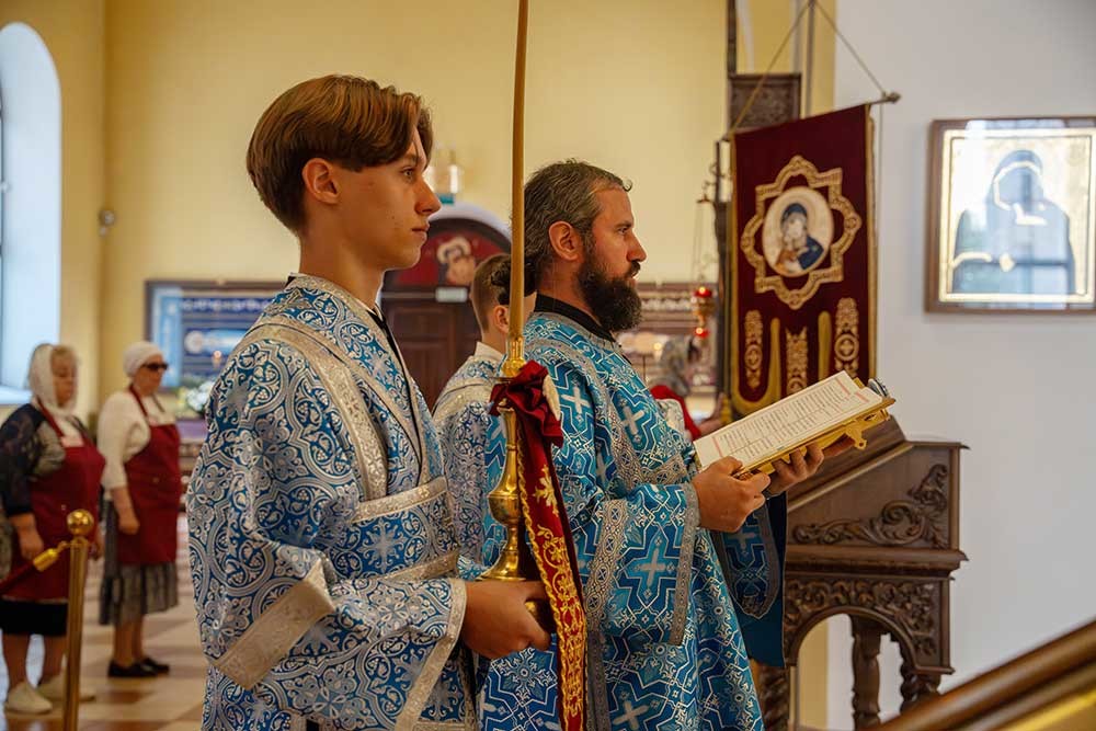 Епископ Бобруйский и Быховский Серафим совершил Божественную литургию в Никольском кафедральном соборе в день отдания праздника Успения Пресвятой Богородицы