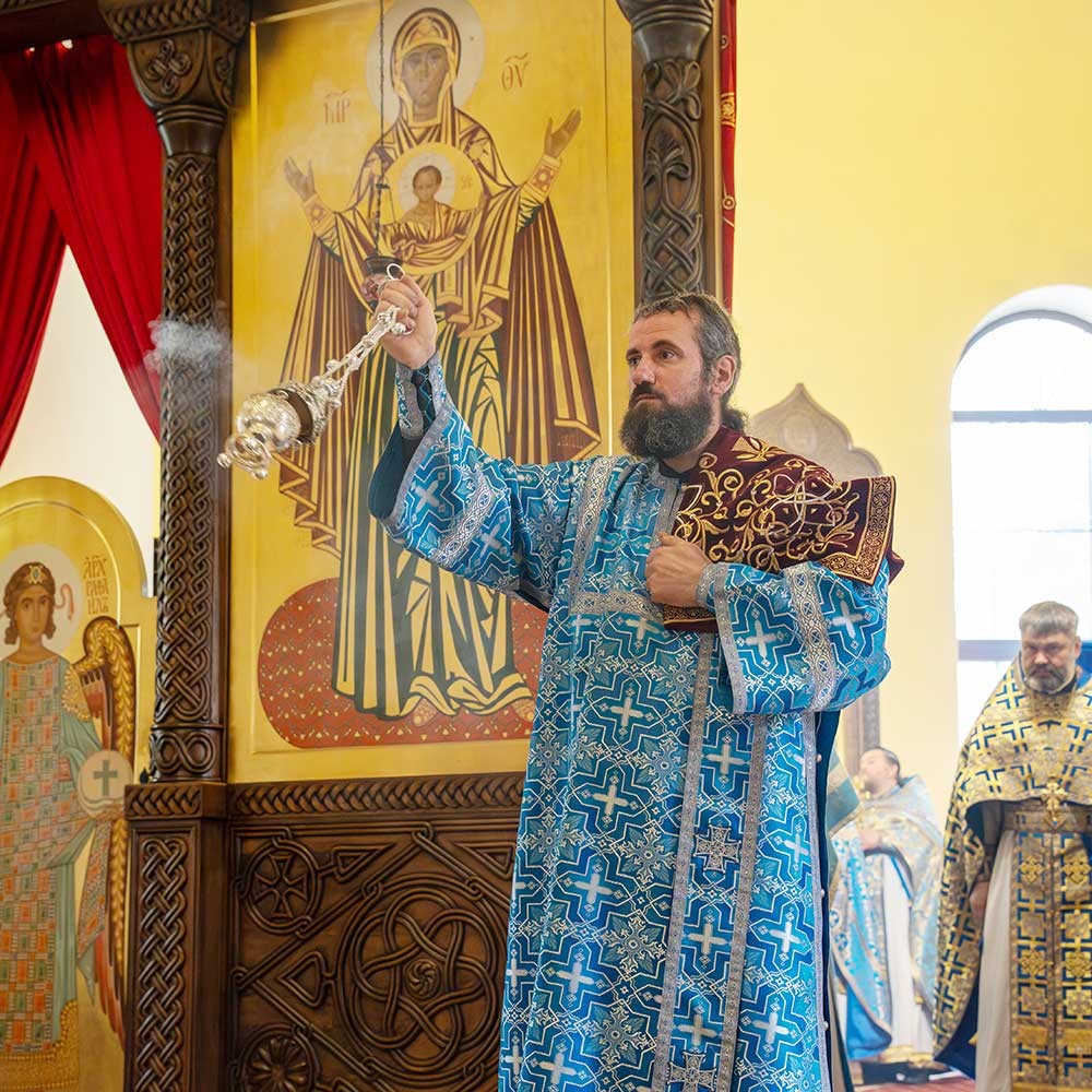 Епископ Бобруйский и Быховский Серафим совершил Божественную литургию в Никольском кафедральном соборе в день отдания праздника Успения Пресвятой Богородицы