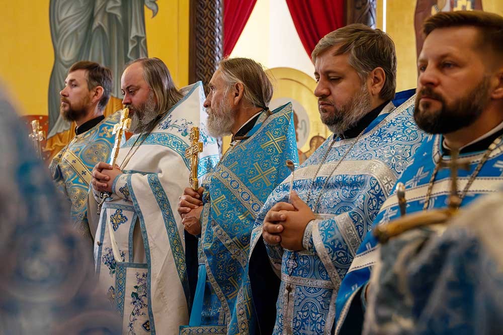 Епископ Бобруйский и Быховский Серафим совершил Божественную литургию в Никольском кафедральном соборе в день отдания праздника Успения Пресвятой Богородицы