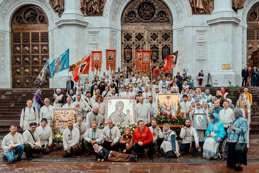 Настоятель Космо-Дамиановского храма Максим Киреев представил Бобруйскую епархию на Общемосковском крестном ходе
