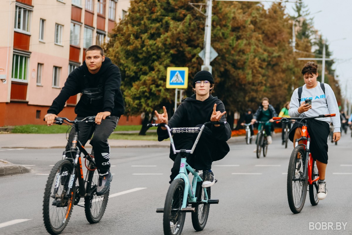 На велосипедах и с ветерком: как в Бобруйске прошёл мотовелопробег ко Дню народного единства