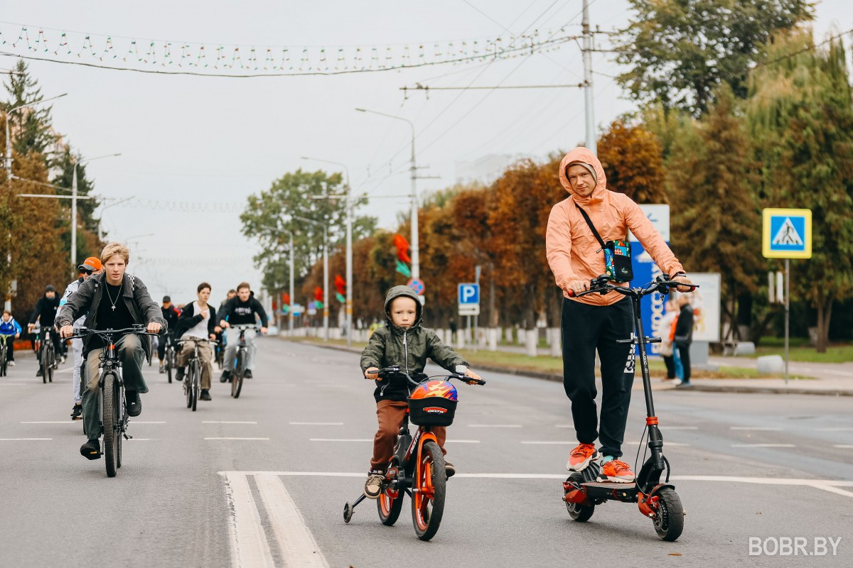 На велосипедах и с ветерком: как в Бобруйске прошёл мотовелопробег ко Дню народного единства