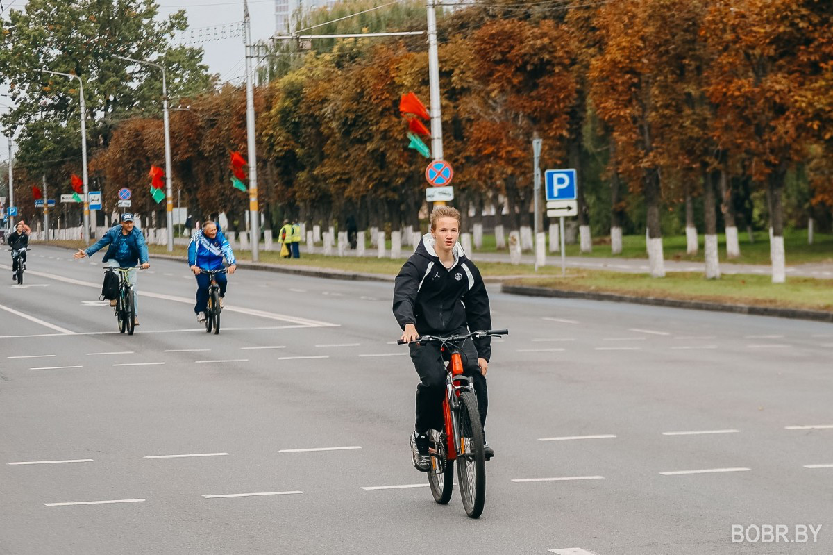 На велосипедах и с ветерком: как в Бобруйске прошёл мотовелопробег ко Дню народного единства