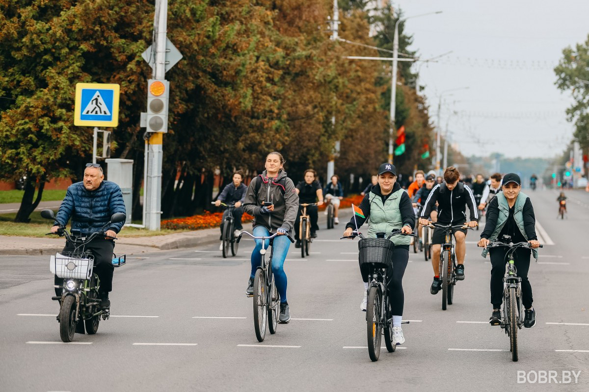 На велосипедах и с ветерком: как в Бобруйске прошёл мотовелопробег ко Дню народного единства