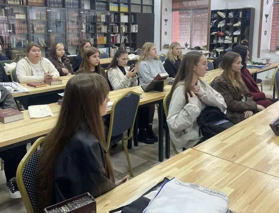 Молодые педагоги Бобруйского района посетили знаковые места Бобруйщины
